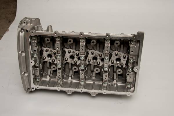 FORD CUSTOM 300 L 125 PS ÇIKMA PARÇA  SİLİNDİR KAPAĞI